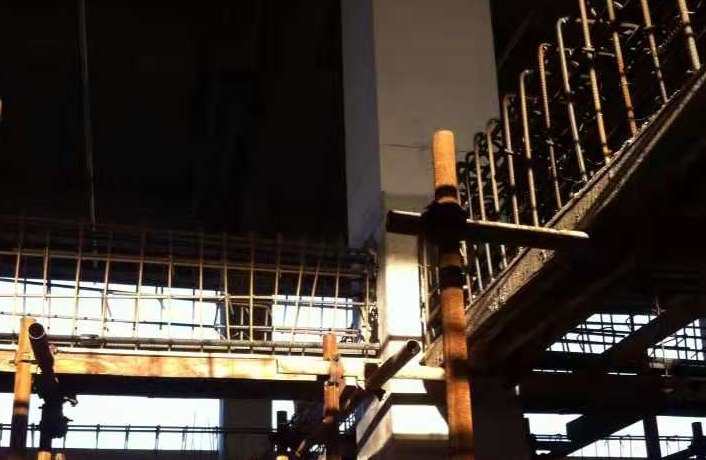 江北一厂房梁柱截面加大施工